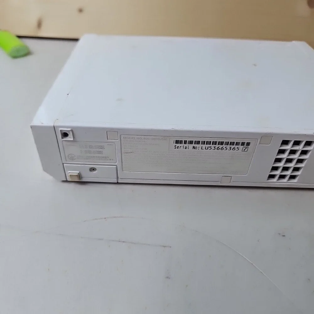 Nintendo Wii Console White 2006 RVL-001 For Parts